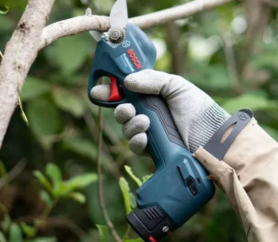 Tecnología agrícola moderna: tijera eléctrica Bosch ProPruner en acción